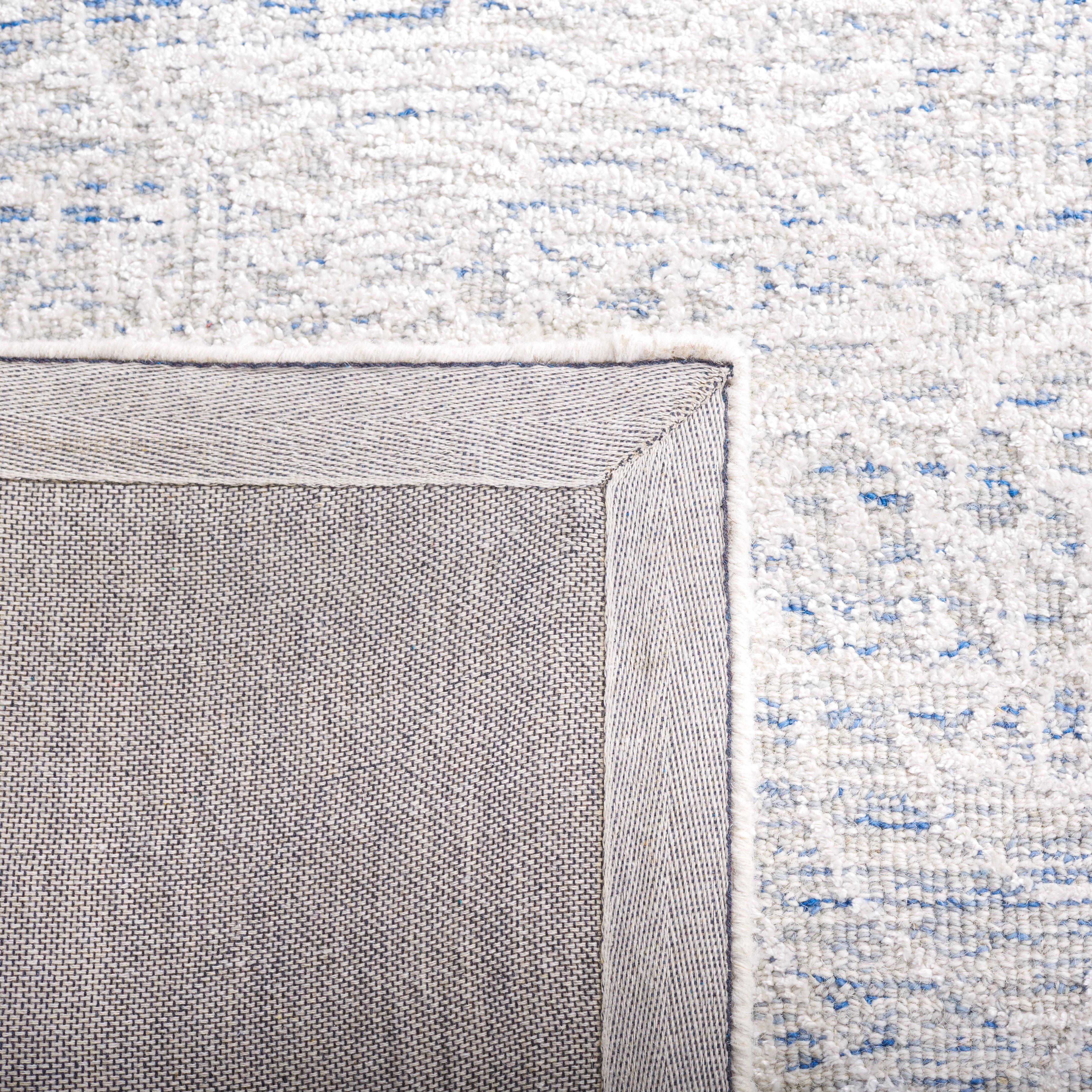 SAFAVIEH Precious Fabiana Geometric Area Rug, Blue/Ivory, 4' x 6'