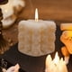 thumbnail image 5 of Vela Aromática con Forma de Cubo de Esqueleto para Halloween | Estilo Artesanal | 1 Unidad | Blanca | Cera de Soja | 6X6X6 Cm | Adorno para Ambientar Halloween, 5 of 6