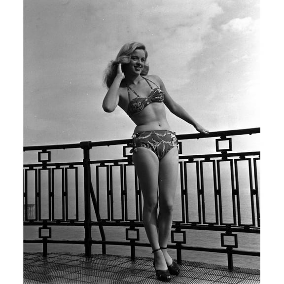Diana Dors - Bikini   Photo Print (8 x 10)