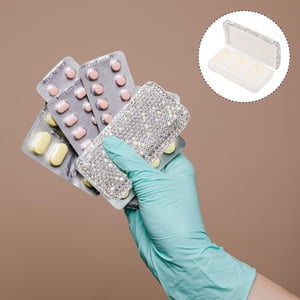 HEATSHAKING Lightweight Multi Color Pill Holder with Innovative Moisture Sealing Technology