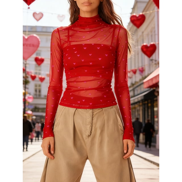 Camiseta de manga larga transparente para mujer, cuello alto, estampado de corazón, corte ajustado, estilo casual y urbano.