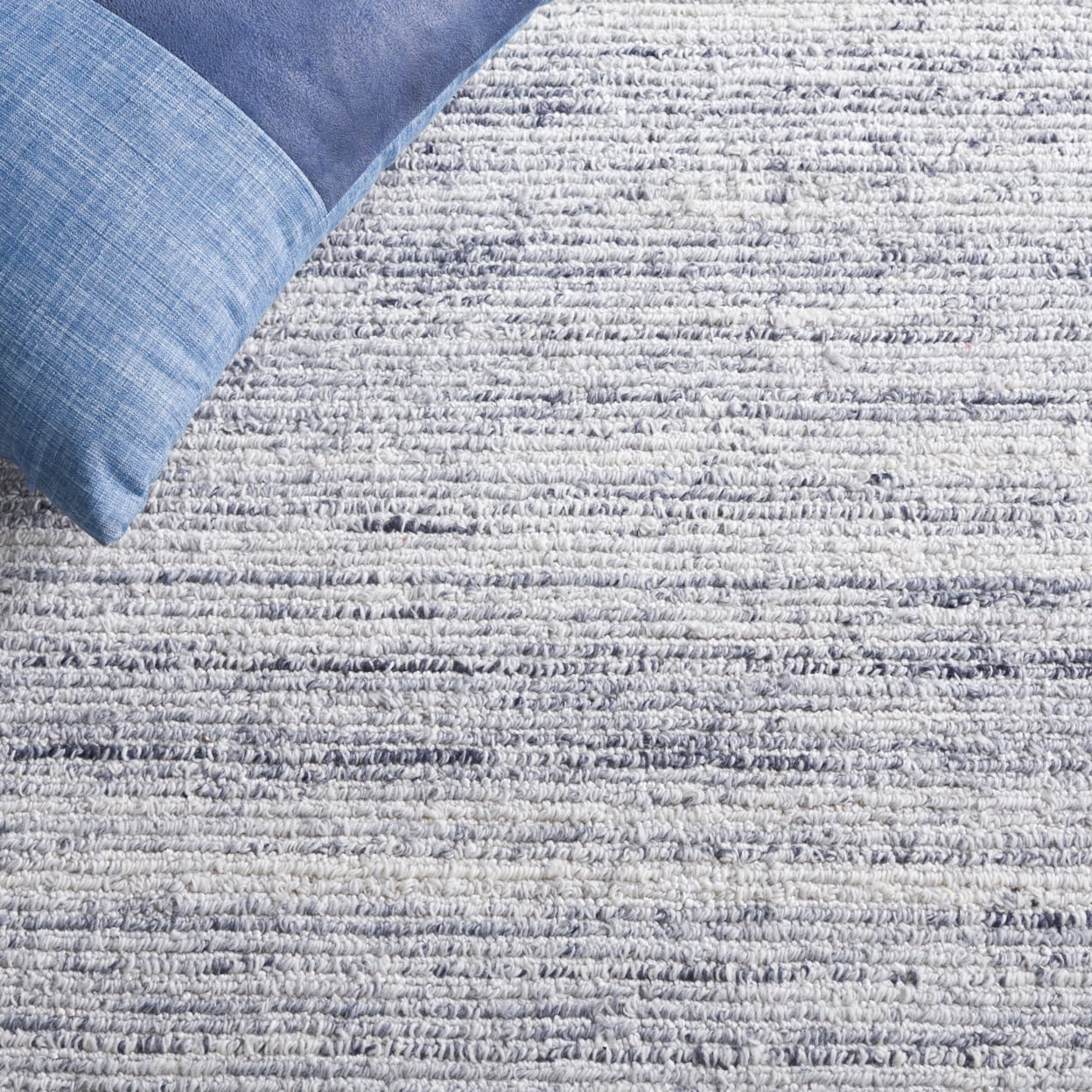 SAFAVIEH Mirage Lecia Striped Polyester Area Rug, Blue/Ivory, 4' x 6'