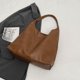 thumbnail image 4 of Bolso Mano Slouchy Hobo para Mujer Con Cierre Magnético Piel Sintética, 4 of 9