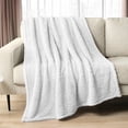 thumbnail image 1 of Manta de forro polar PAVILIA Sherpa blanca de 150 x 200 cm para todas las estaciones, 1 of 9