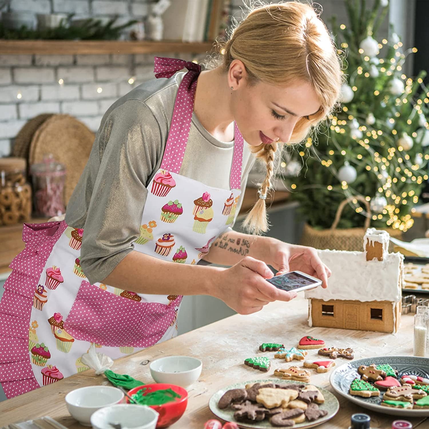 Yoqb Cupcake Apron for Adults, Cupcake Aprons for Women with Pocket, Kitchen Aprons with Adjustable Strap for Cooking, Baking, Grilling, and Gardening(Cupcake) A109