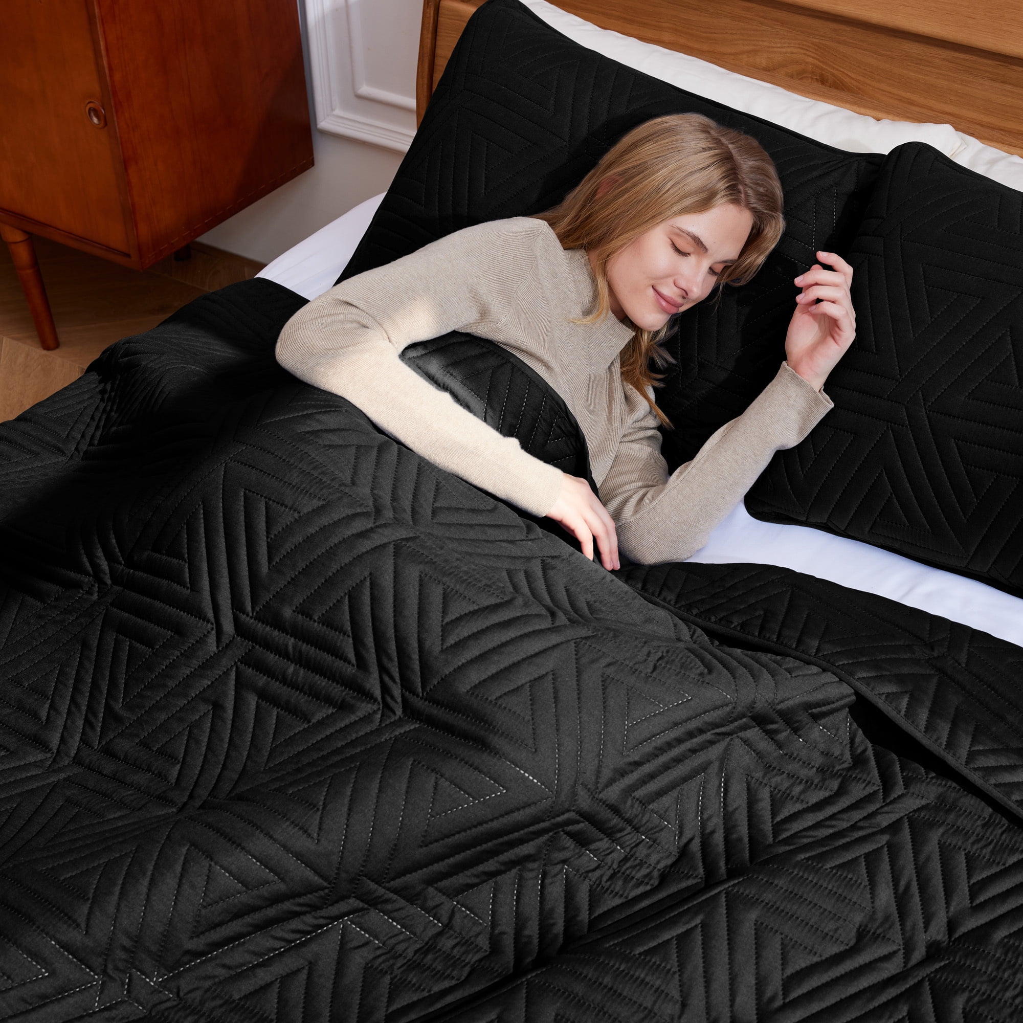 Whale Flotilla 3-Piece King Size Quilt Set for All Season, Classic Geometric Pattern Bedding Set with 2 Pillow Shams, Soft and Lightweight, Black