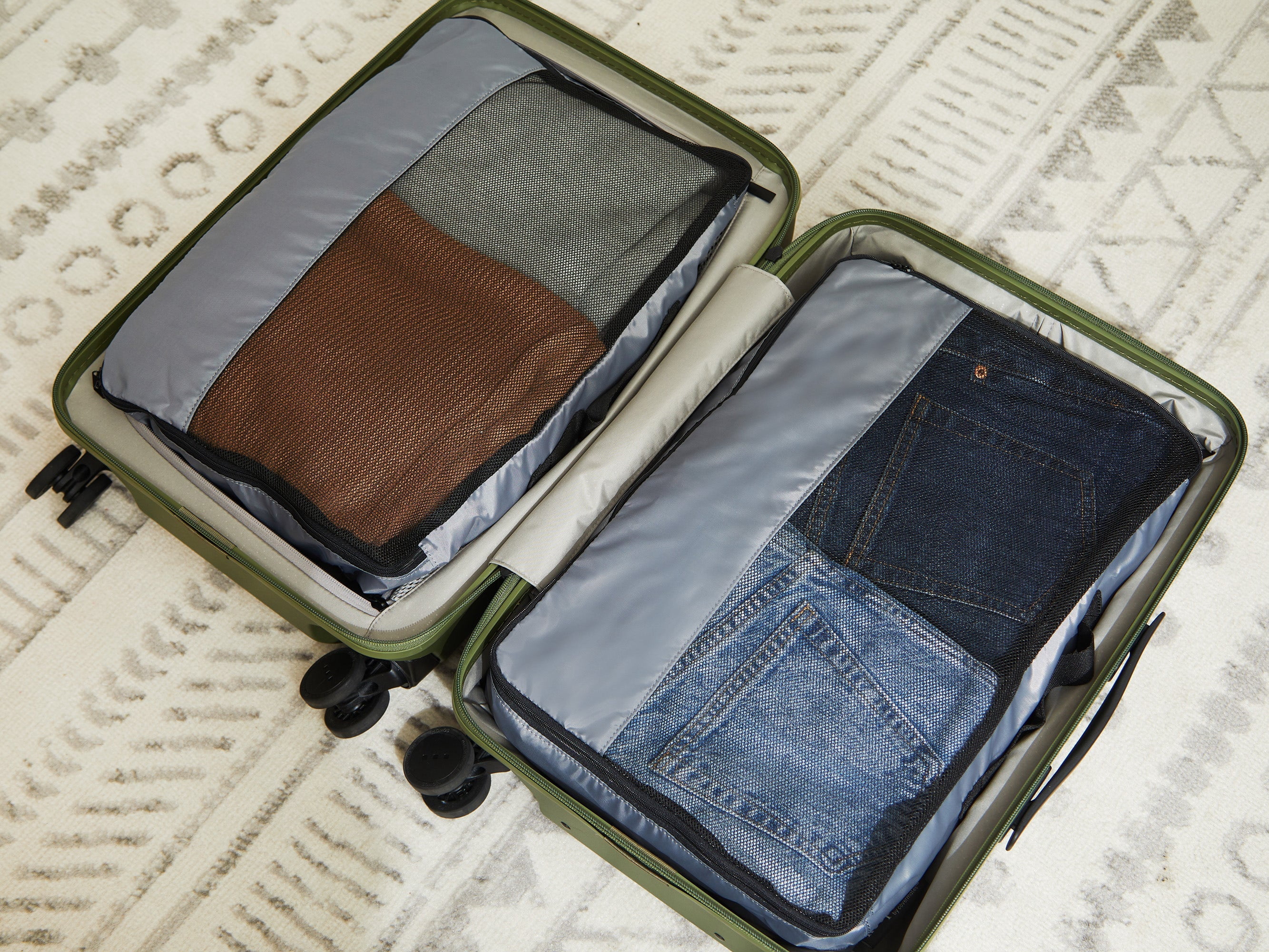 Covermates Packing Cube Set - Premium Polyester - Dual Zipper Pulls - Carrying Handle - Front Mesh Window - Travel Organization, Grey