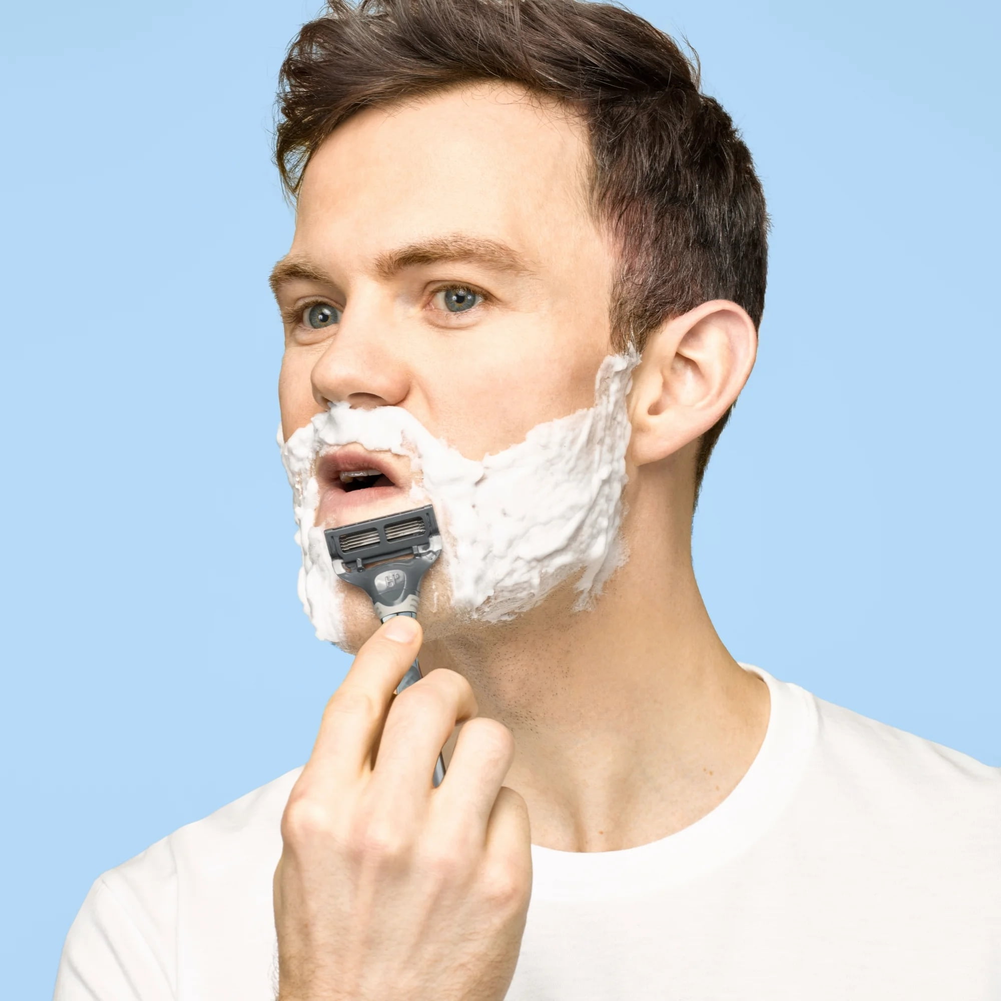 Harry's Razor Kit for Men with 2 Razor Blade Refill Cartridges, and 1 Smoke Chrome Edition Handle