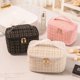 thumbnail image 3 of Bolsa de maquillaje de viaje, estuche de cosméticos con bolsillo de malla, organizador de cosméticos a cuadros blancos y dorados, bolsa de almacenamiento cuadrada para lociones, cosméticos, cepillos, 3 of 5