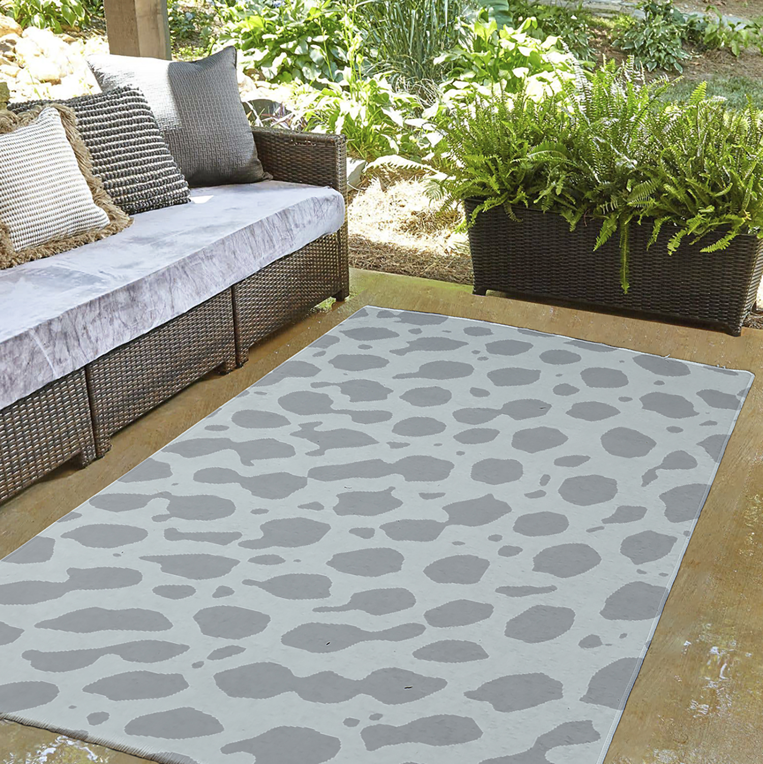 3' x 5' Simply Daisy Lots of Spots Modern & Contemporary Chenille Area Rug, Light Grey