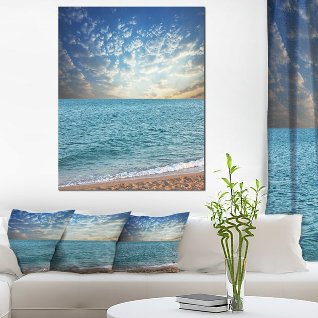 Fasting Moving Clouds Over Blue Beach - Impression sur Toile de Plage Moderne