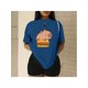 thumbnail image 1 of Playera Blusa De Capybara Con Una Hamburguesa Capibara Color Azul Talla Chica Marca Emil SaEs, 1 of 4