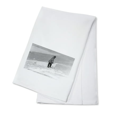 - Kotzebue, Alaska - Eskimo Cutting Igloo Snow Blocks Photo (100% Cotton Kitchen Towel)