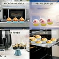 thumbnail image 5 of Nvzi 100 mini moldes de aluminio para hornear cupcakes con tapas, recipientes desechables para pasteles, moldes para flan, pudín, suflé, fiesta, boda (oro negro), 5 of 5