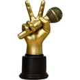 thumbnail image 1 of Escultura Retro Victory Hand con micrófono de 15 x 9,5 x 25 cm R, 1 of 1
