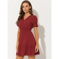 thumbnail image 2 of Mini vestido sólido de manga corta con cuello en V y cintura elástica para mujer Rojo M, 2 of 5