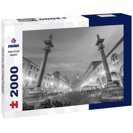Noah Jigsaw Puzzle Ravenna, Italy at the Piazza del Popolo with the striking Venetian columns at dusk in black white 2000 pieces