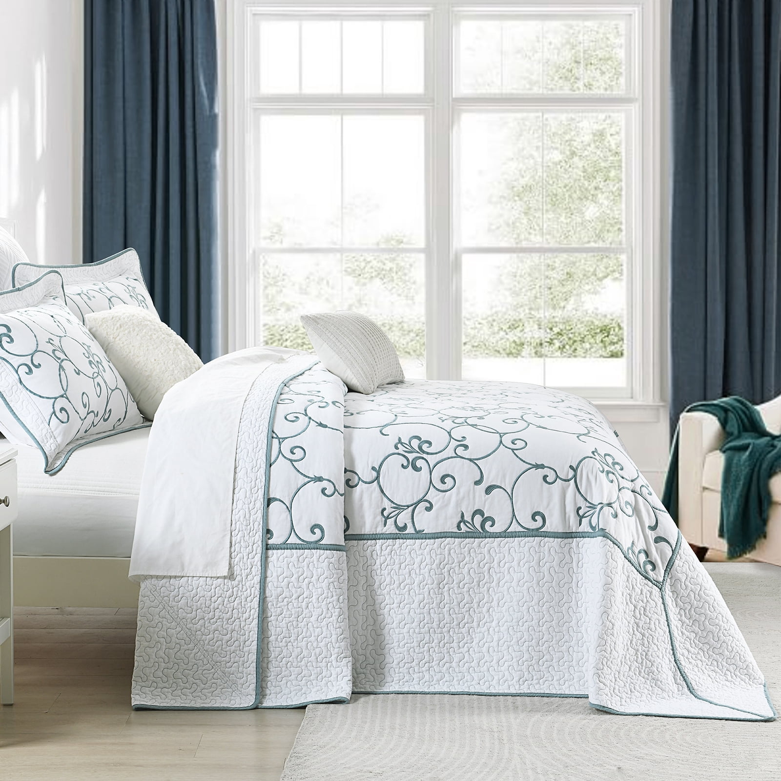 DDUOXIN 100% Cotton King Size Bedspread - Oversized Farmhouse Floral Embroidery Vine Comforter Set, Lightweight Extra Wide Summer Vintage Coverlet, 128 X 120 Blue and White Bedding Sets, 3 Piece