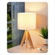 thumbnail image 4 of Lámpara de Mesa con Trípode, Lámpara de Noche con Pantalla, Ideal para Dormitorio, Habitación Infantil y Sala de Estar. Base de Madera., 4 of 5