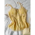 thumbnail image 1 of Blusa De Tirantes Amarillo-3 Con Encaje Floral Y Botones Frontales, 1 of 30