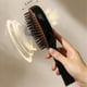 thumbnail image 4 of Un peine para masaje del cuero cabelludo para mujeres Peine con púas altas y bajas Peine de peluquería, 4 of 8