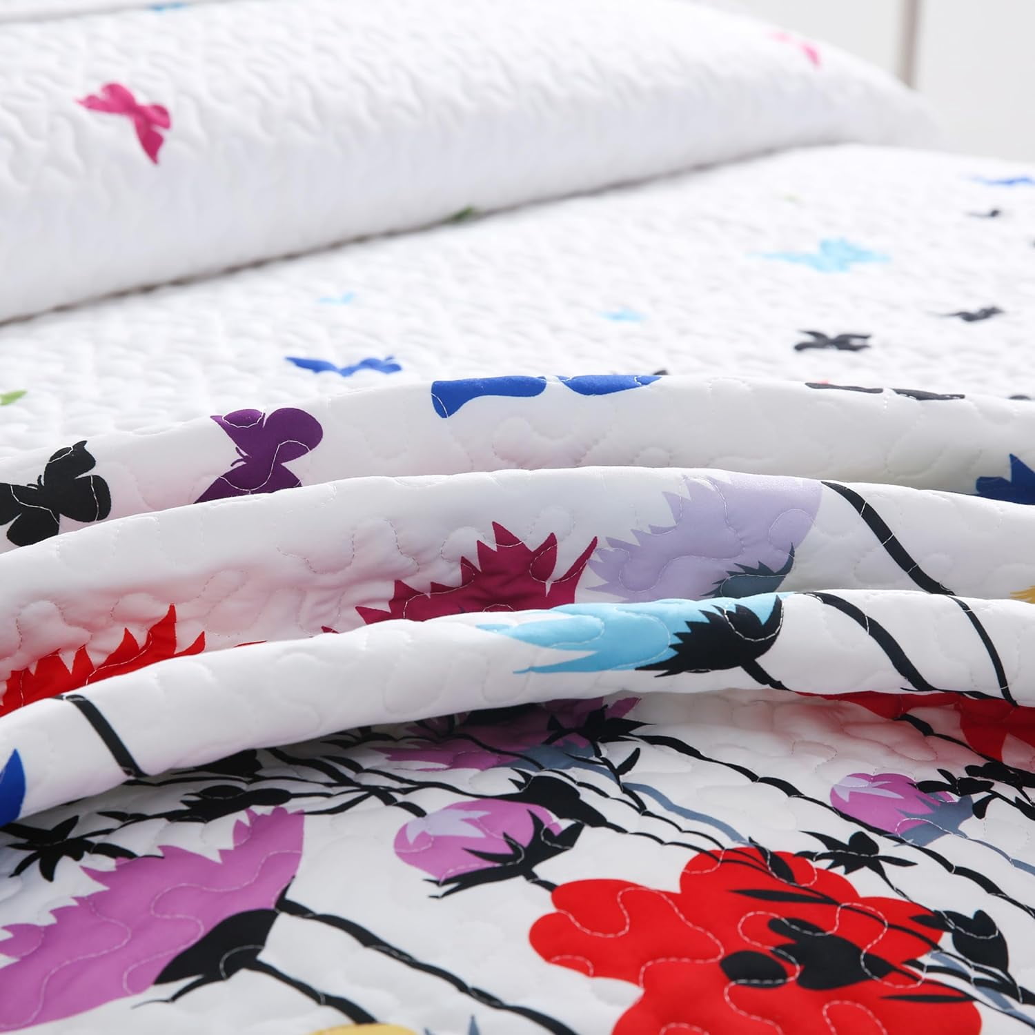 Floral Bedspread for Queen Beds  Includes Bedspread and Shams (White)