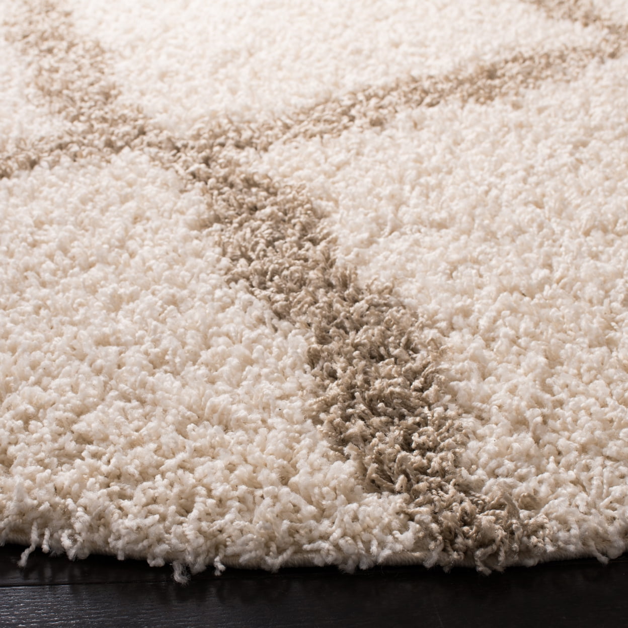 SAFAVIEH Daley Geometric Plush Shag Runner Rug, Ivory/Beige, 2'3" x 8'