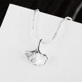 thumbnail image 4 of Pendentif Feuille de Ginkgo Collier Charme Feuille de Ginkgo Chaîne Clavicule Cadeau pour Femmes, 4 of 7