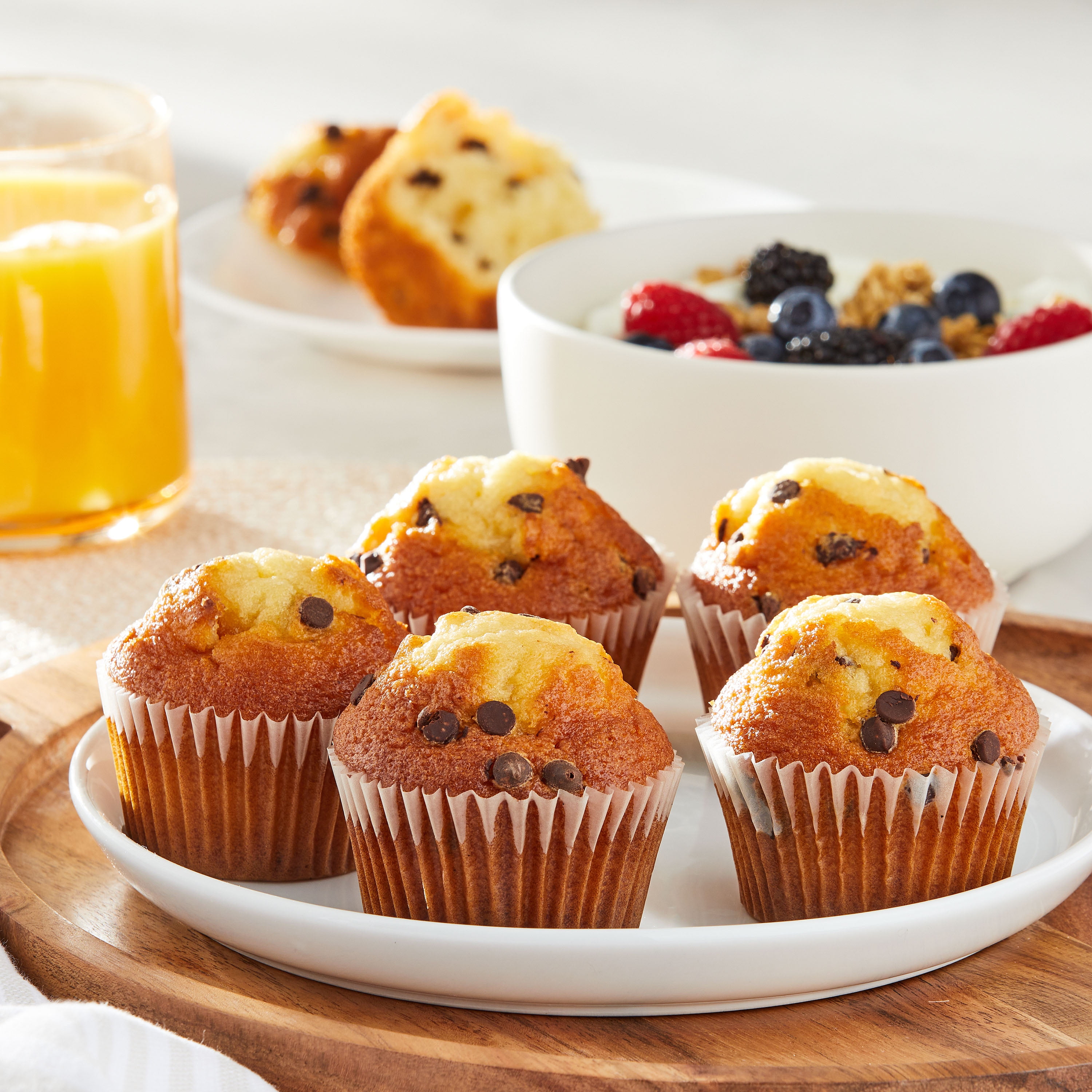 Freshness Guaranteed Chocolate Chip Muffins, 13.5 oz Clamshell, 6 Count