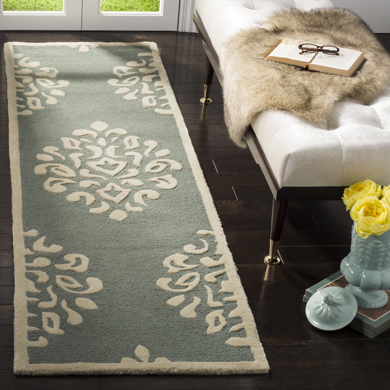 SAFAVIEH Martha Stewart Floret Damask Geometric Wool Area Rug, Arrowroot, 4' x 4' Round