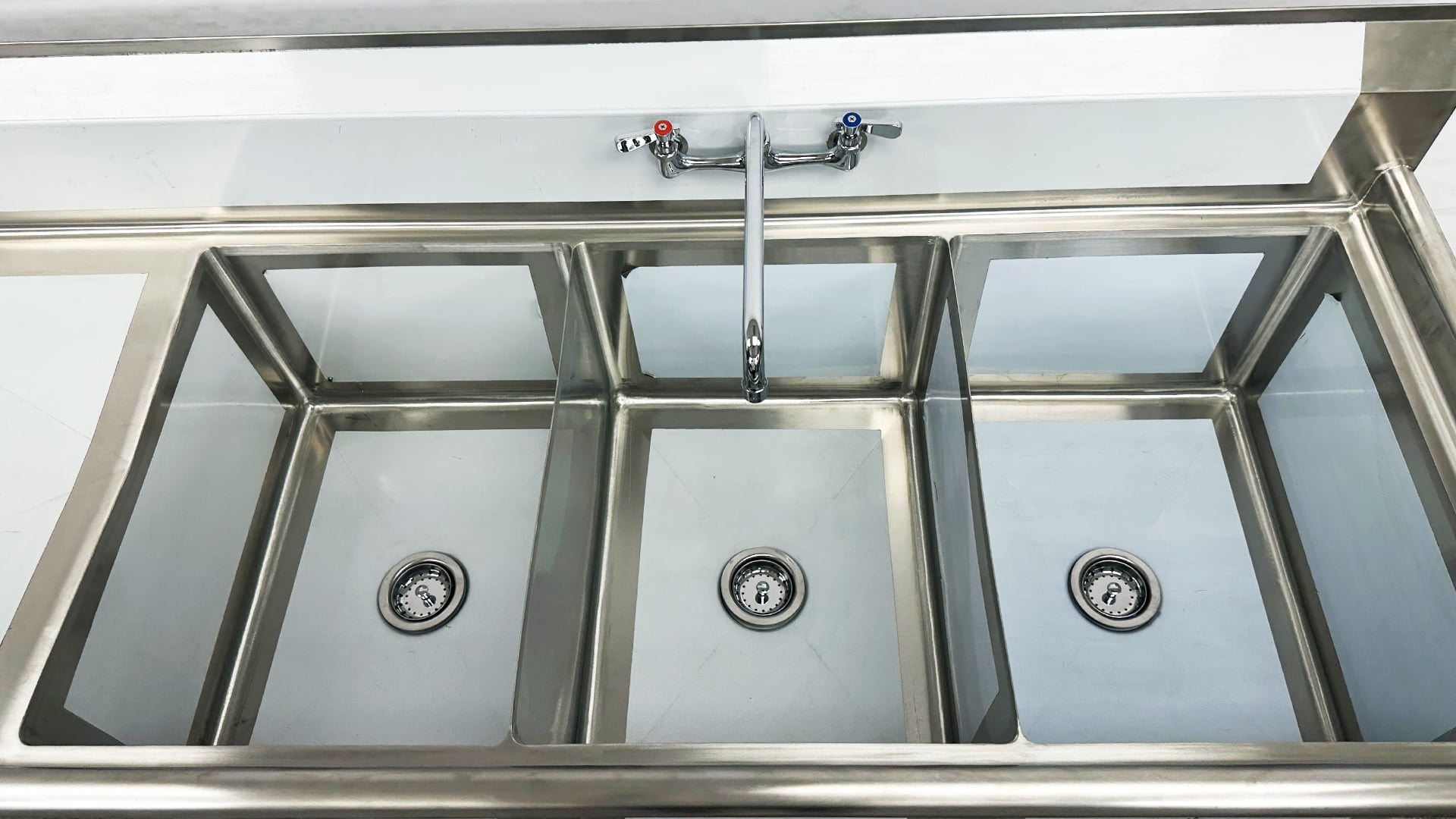 NSF 81 in. 3 Compartment Sink With Faucet, Kitchen Sink Commercial Sink with Left Drainboard in Stainless Steel