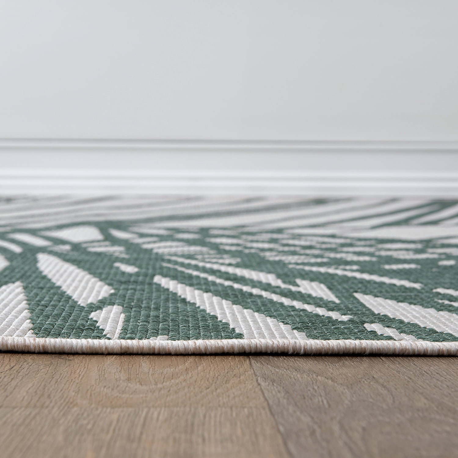 World Rug Gallery Contemporary Nature Inspired Tropical Leaves Reversible Indoor/Outdoor Area Rug - Green 5'x7'