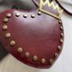 thumbnail image 4 of Bolso bandolera con forma de corazón y corona bolso cruzado con remaches de PU para mujer (rojo vino), 4 of 9