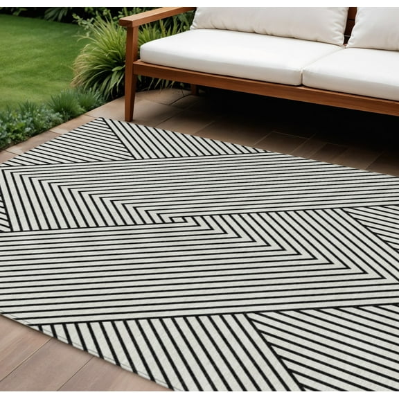 HomeRoots 612164 9 x 12 ft. White & Black Geometric Washable Indoor & Outdoor Rectangle Area Rug