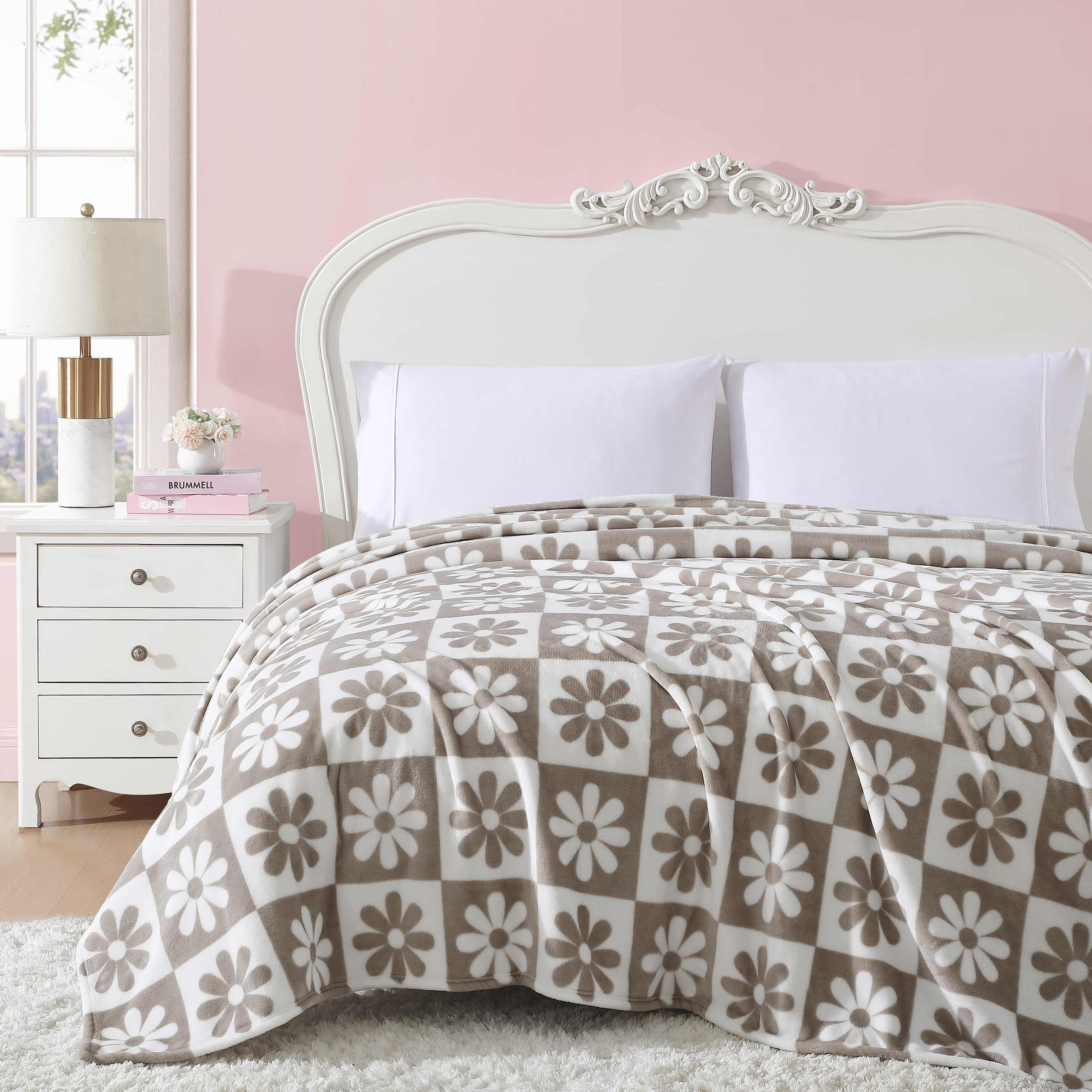 Betsey Johnson Daisy Check Beige Twin Blanket