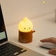 thumbnail image 5 of Luces de noche Año Nuevo Regalo de Navidad Tocón de árbol Llama Luz de noche Carga USB Mesilla de noche Acompañamiento Luz para dormir Lámpara de llama, 5 of 9