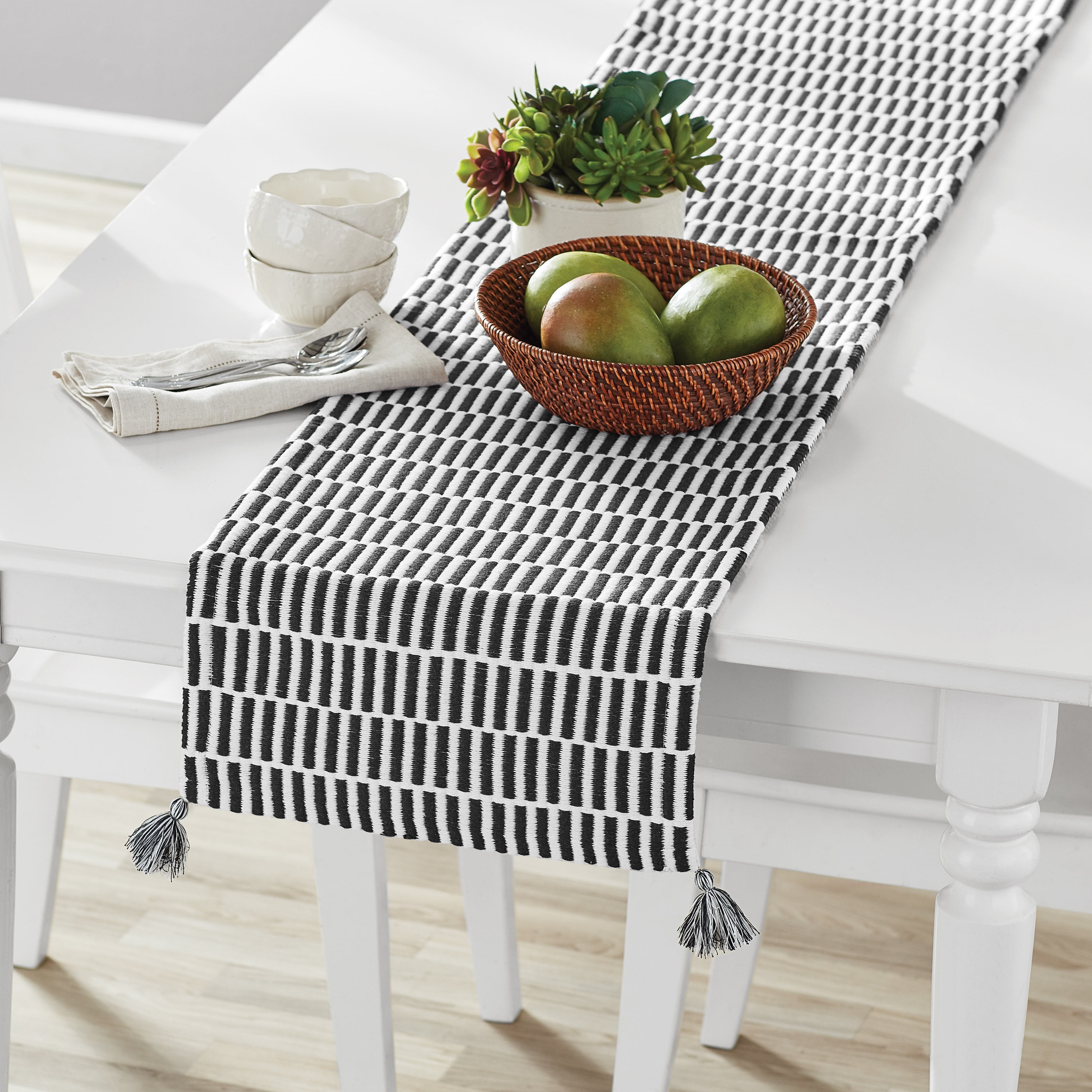 Mainstays Woven Black and White Table Runner - 14"x72"