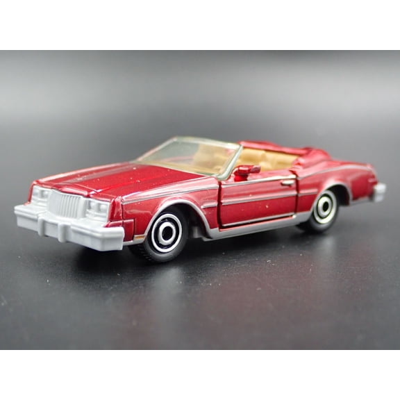 Open Box 1983 83 BUICK RIVIERA CONVERTIBLE BURGUNDY 1:64 SCALE DIORAMA DIECAST MODEL CAR