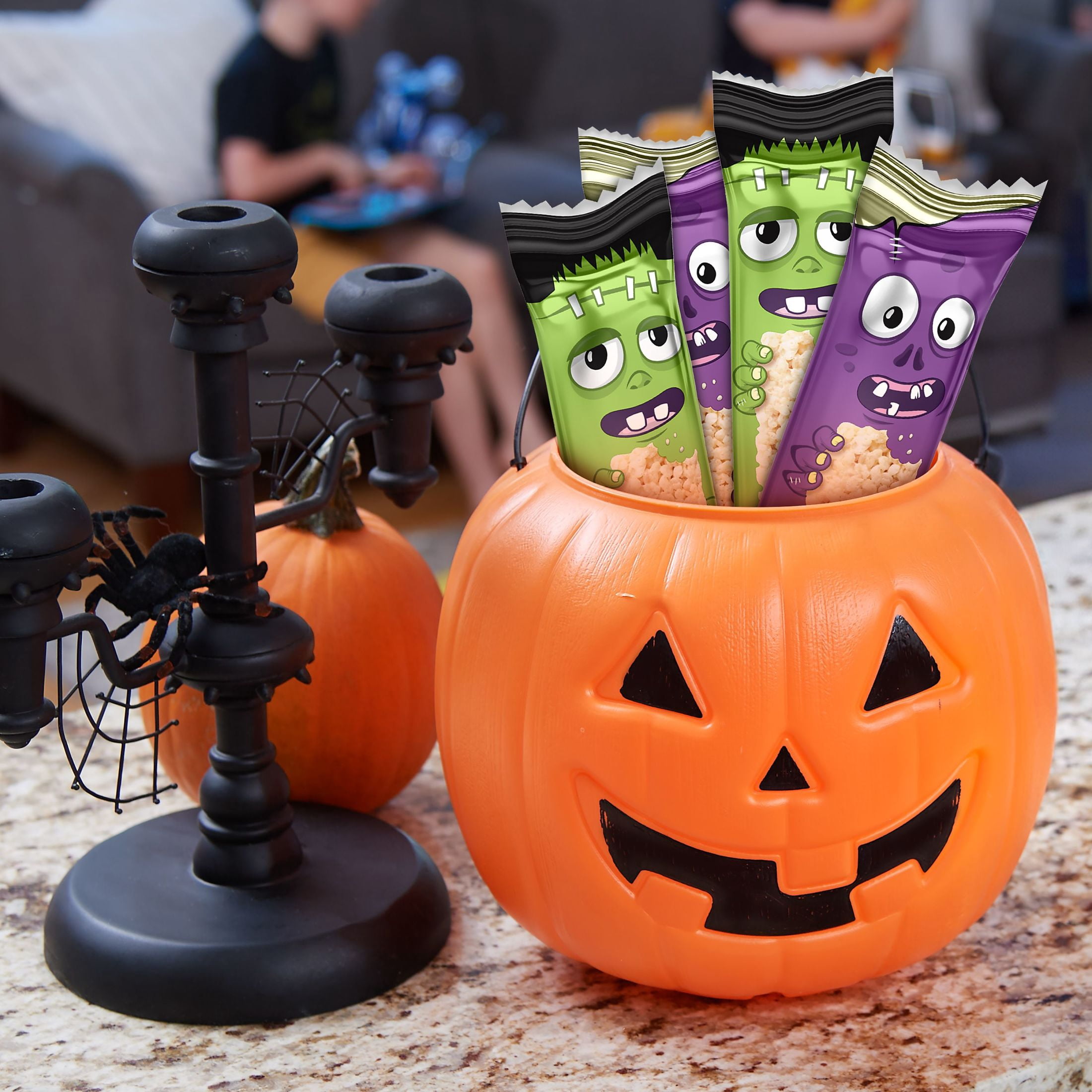 Rice Krispies Treats Original Chewy Crispy Large Marshmallow Squares, Halloween Snacks, 26.4 oz, 12 Count