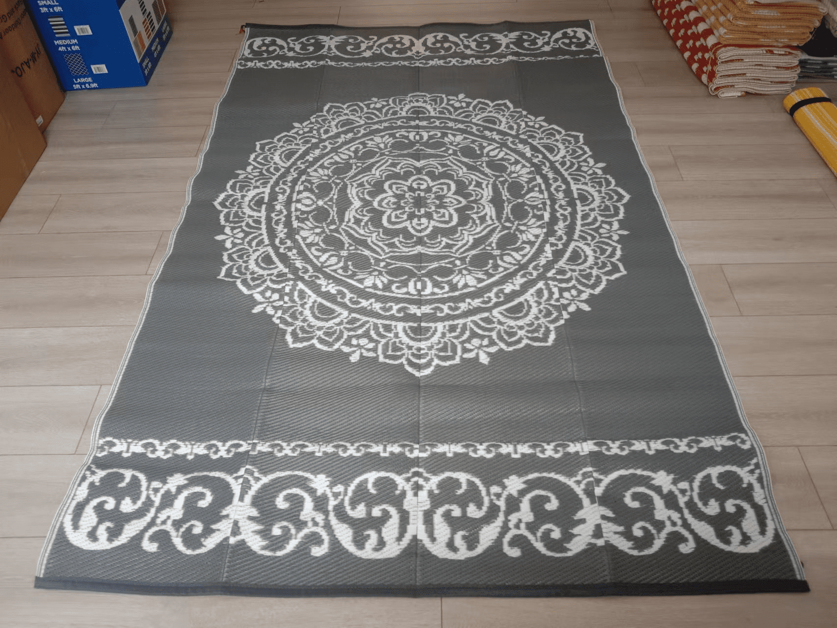 6x6 FT/5x8 FT/8x10 FT/9x12 FT/9x18 FT Outdoor Rug for Picnic Washable Non-Slip Balcony Carpet Vintage Floral Rug Stain-Resistant Easy-Clean Plastic Area Rug for Patio Backyard Farmhouse Beach Camping