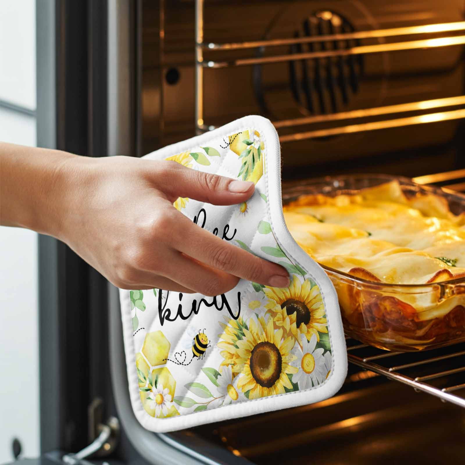Sunflower Floral Pot Holders for Kitchen Heatproof Potholder, 4 Pack Farmhouse Pastoral Daisy Bees Botanical Hot Pads Multipurpose Oven Pads Cloth Potholders Trivet for Cooking and Baking
