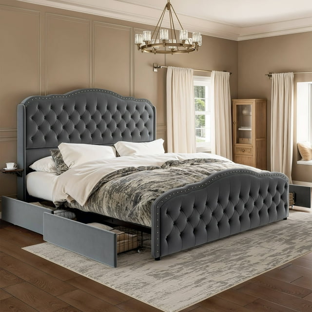 GUNAITO Cadre de Lit Grand Format avec 4 Tiroirs de Rangement, Lit Plateforme Rembourré en Velours avec Tête de Lit à Boutons Style Aile et Tablette de Rangement de Chevet, Gris