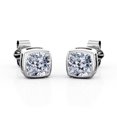 thumbnail image 1 of JeenMata Pendientes con Solitario de Moissanita en Forma de Cojín de 1 Quilate Engastado en Bisel y Baño de Oro Blanco de 18 K sobre Plata, 1 of 5