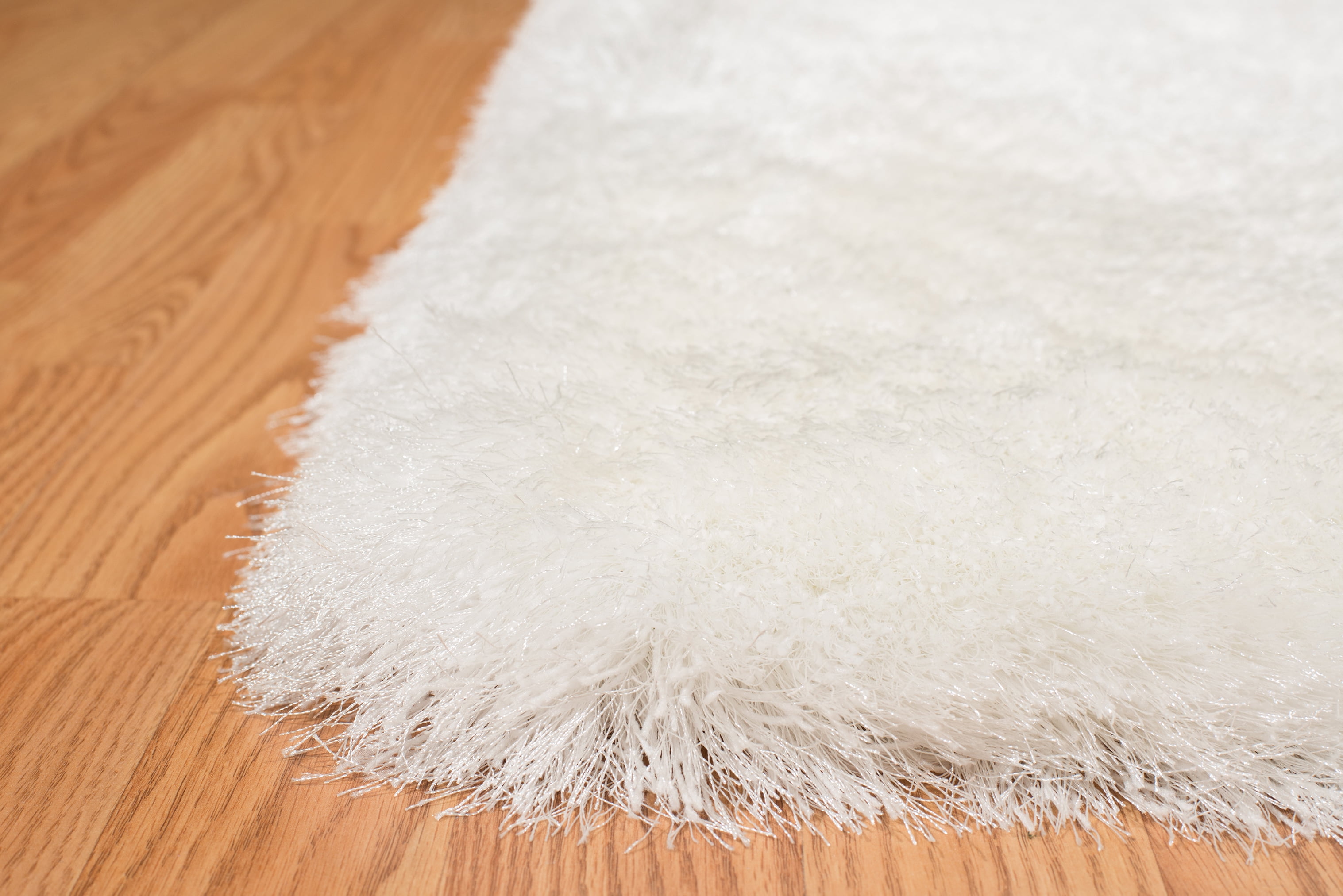 United Weavers Benella Mercia White Woven Polyester Shag Area Rug