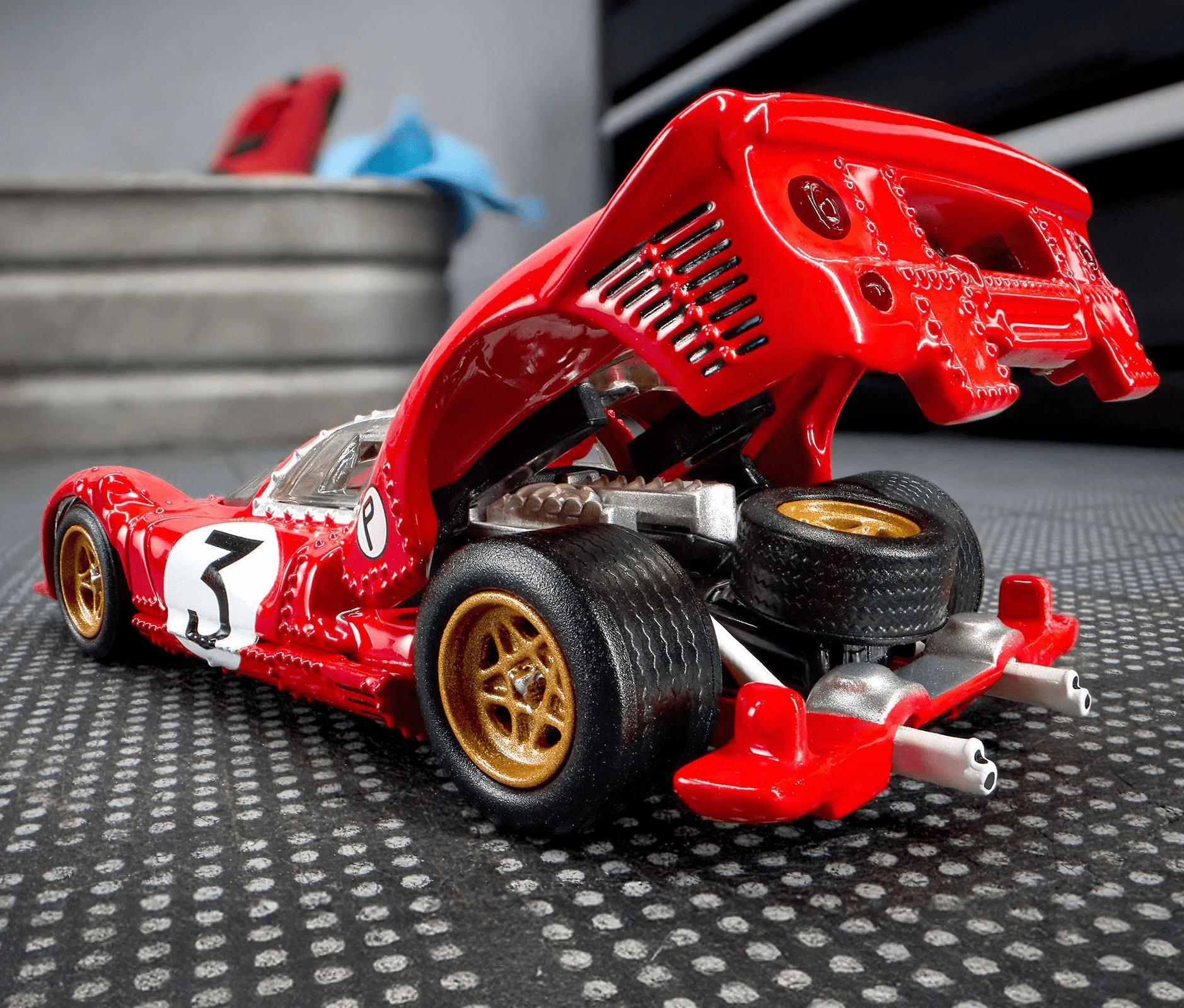 Hot Wheels Elite 64 1967 Ferrari 330 P4 – Premium 1:64 Die-Cast Car, Rosso Corsa Red, Real Riders Wheels, Opening Rear Clamshell
