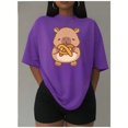 thumbnail image 3 of Playera Blusa De Capybara Comiendo Pretzel Ropa Divertida Para Mujer Capibara Color Morado Talla Chica Marca Emil SaEs, 3 of 4