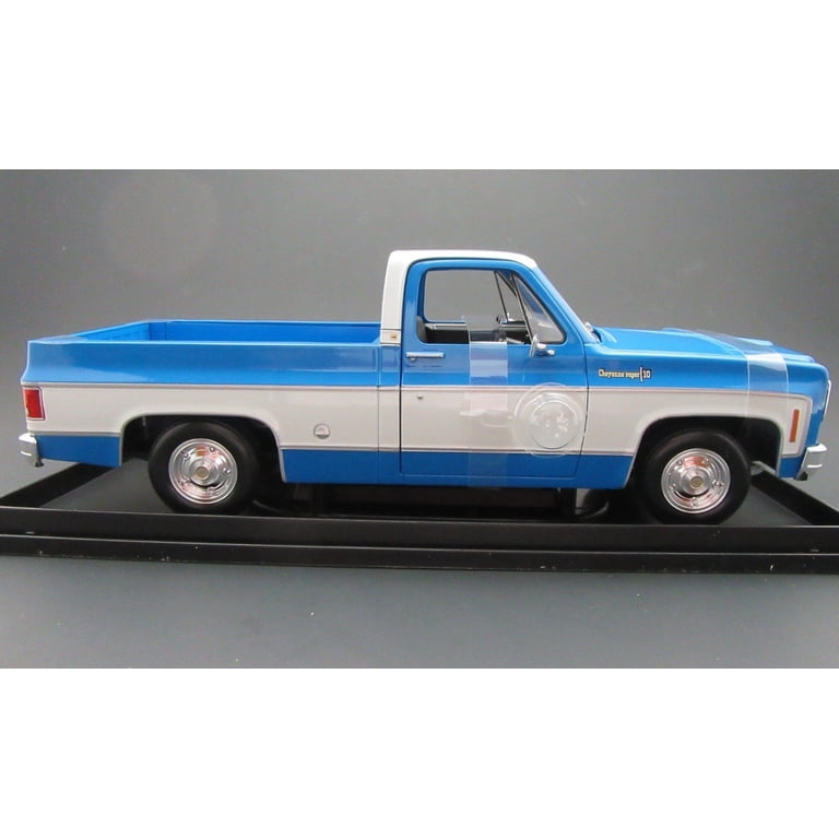 1974 Chevrolet C10 Cheyenne Super Blue & White 1:18 Die Cast