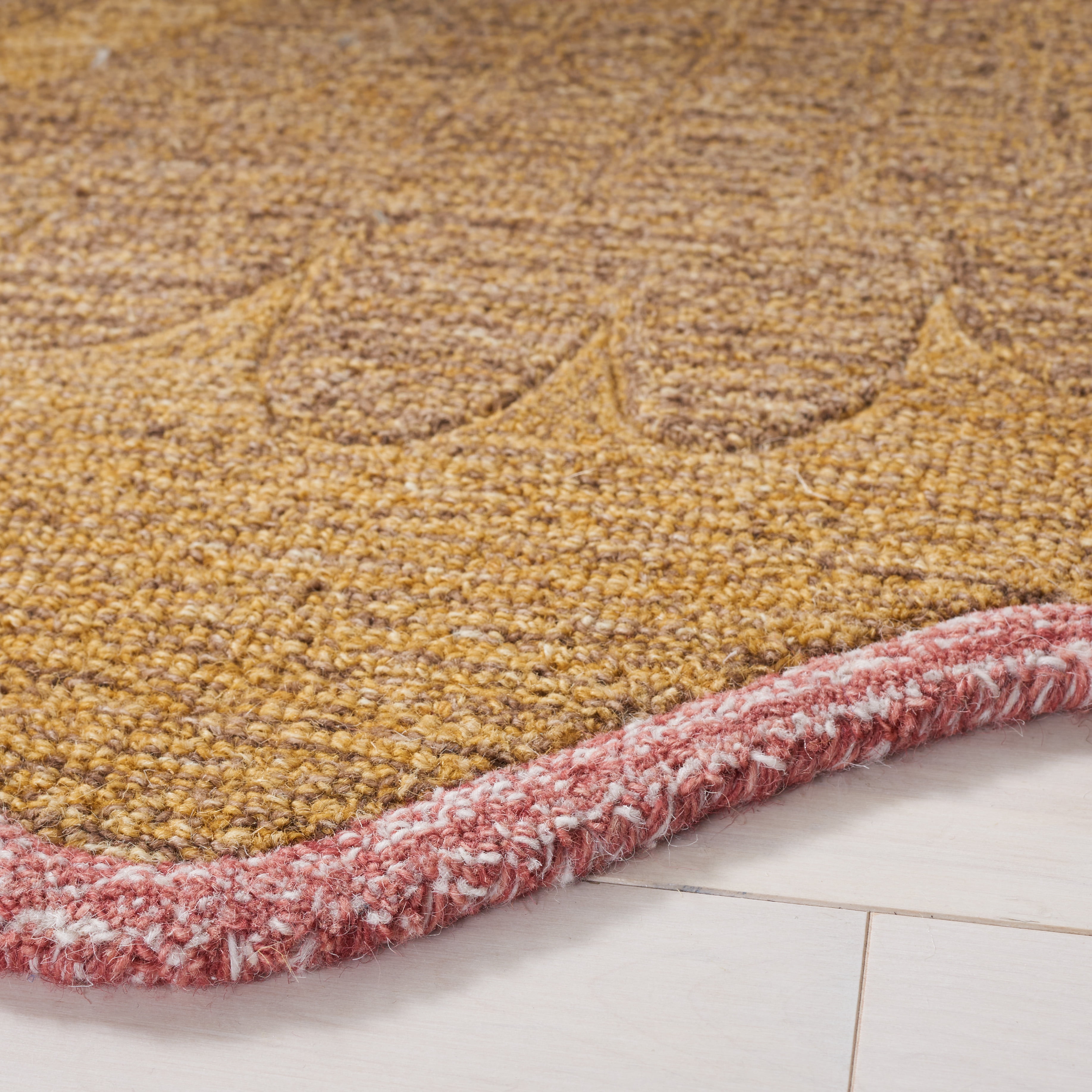 SAFAVIEH Novelty Anabella Floral Area Rug, Gold/Pink, 5' x 5' Round