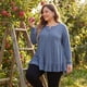 thumbnail image 2 of Tops de túnica de mujer plus size Agnes Orinda, con botones, cuello en V, mangas largas, dobladillo con volantes, blusas fluidas 2X azul, 2 of 8