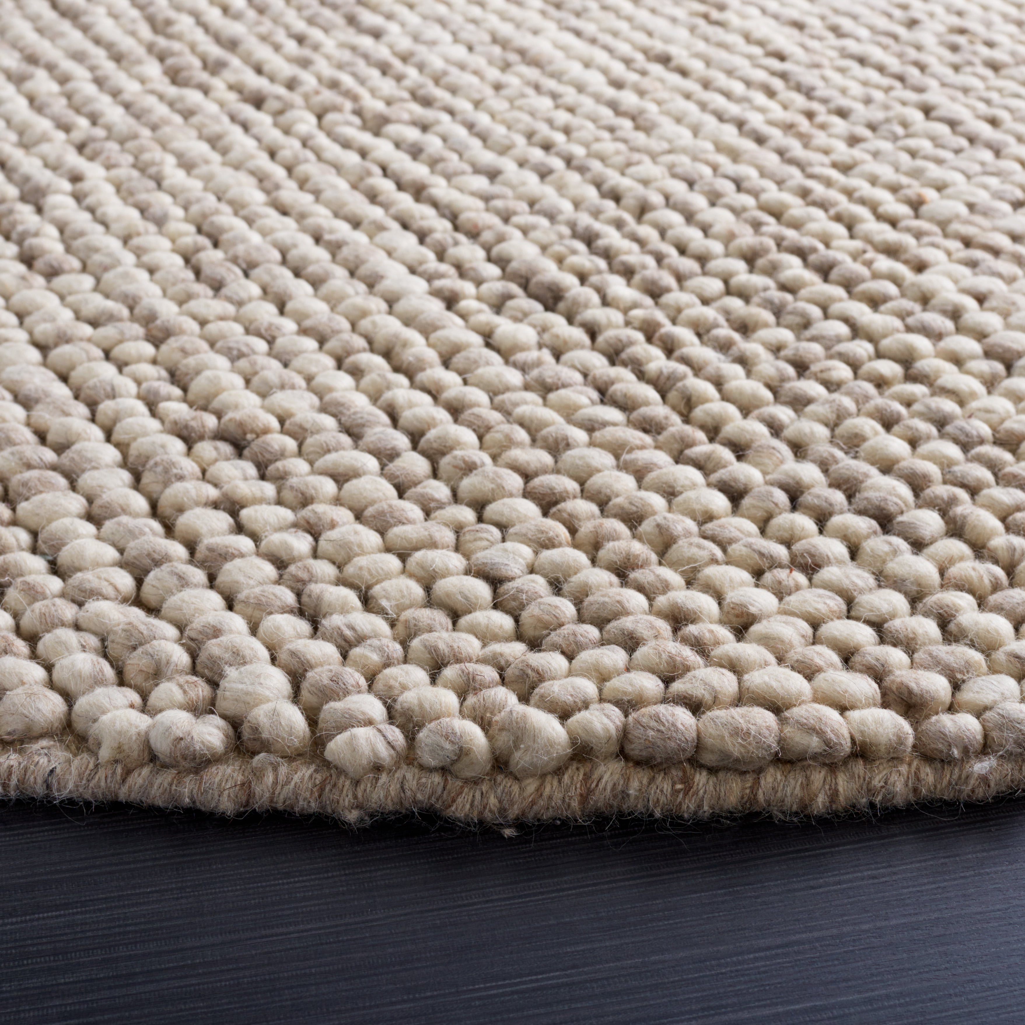 SAFAVIEH Natura Feride Geometric Area Rug, Beige, 4' x 4' Round - Scandinavian Design, Beige, Handmade Wool Blend, Ideal for Living Room, Bedroom, Dining Space